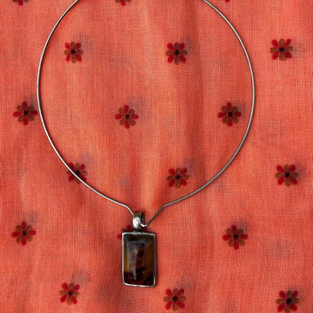 Tortoise-Like Pendant Necklace Silver-tone
